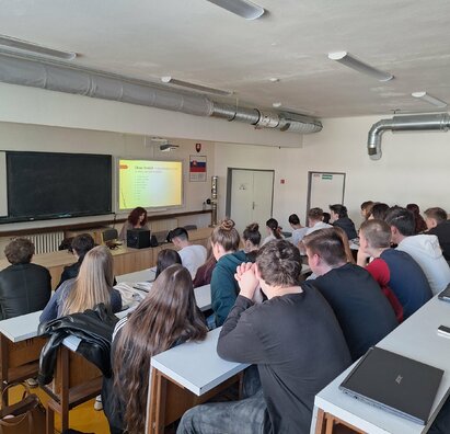Možnosti uplatnenia absolventov na trhu práce