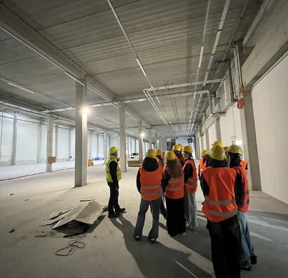 🏗️ Odborná exkurzia žiakov 2.C v areáli Park One 👷‍♂️👷‍♀️